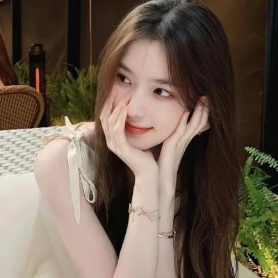 老艺术家孙女豪车代步炫富，连续多日内幕曝光，评论区两极分化